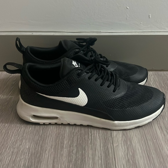 Nike Shoes - Nike Thea